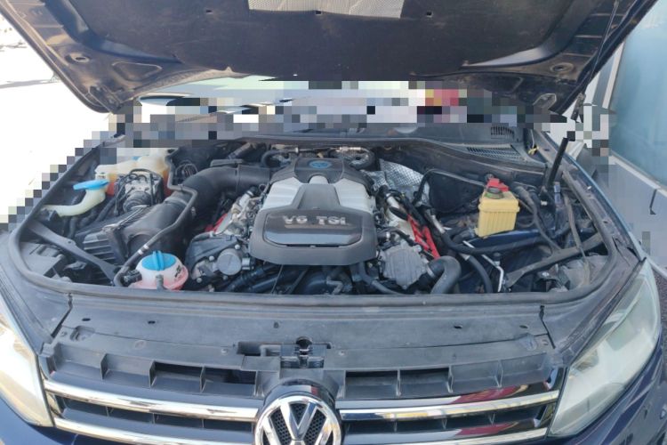 Used Volkswagen Touareg 2011 3.0 TSI Standard Version Engine Bay