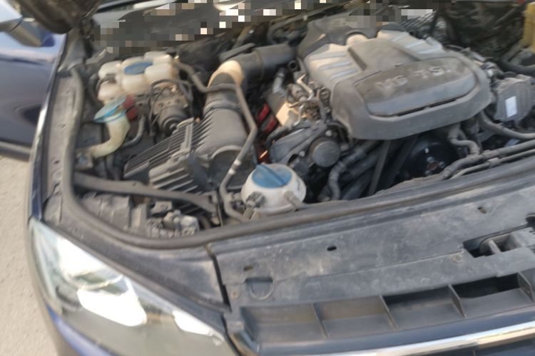 Used Volkswagen Touareg 2011 3.0 TSI Comfort Version Engine Bay Right