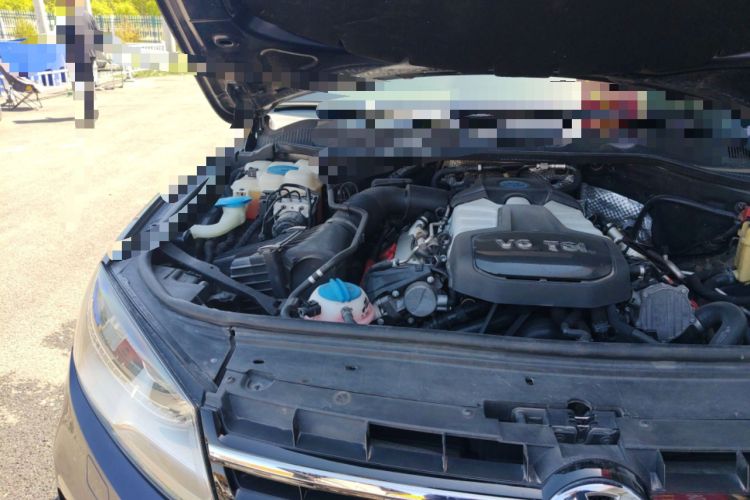 Used Volkswagen Touareg 2011 3.0 TSI Standard Version Engine Bay Right