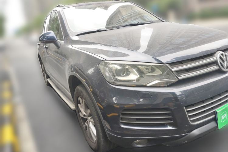 Used Volkswagen Touareg 2011 3.0 TSI High-End Version Front Right 45 Deg