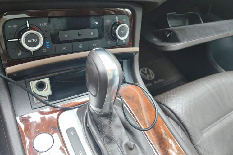 Used Volkswagen Touareg 2011 3.0 TSI High-End Version Gear Lever