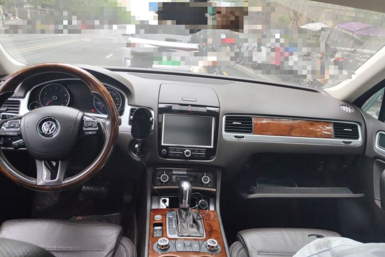 Used Volkswagen Touareg 2011 3.0 TSI High-End Version Headliner