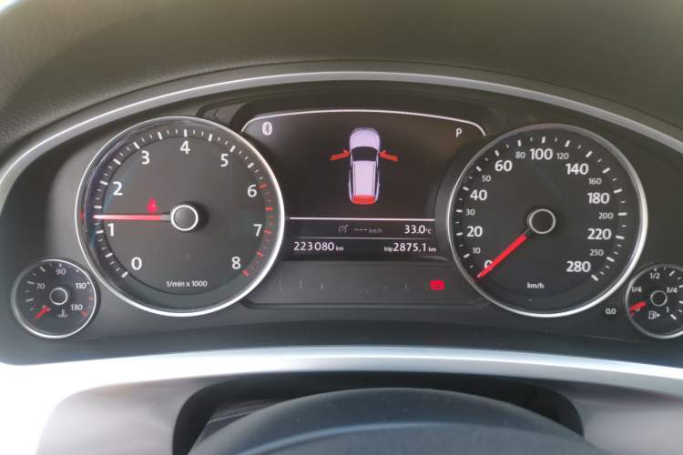 Used Volkswagen Touareg 2011 3.0 TSI Comfort Version Instrument Cluster