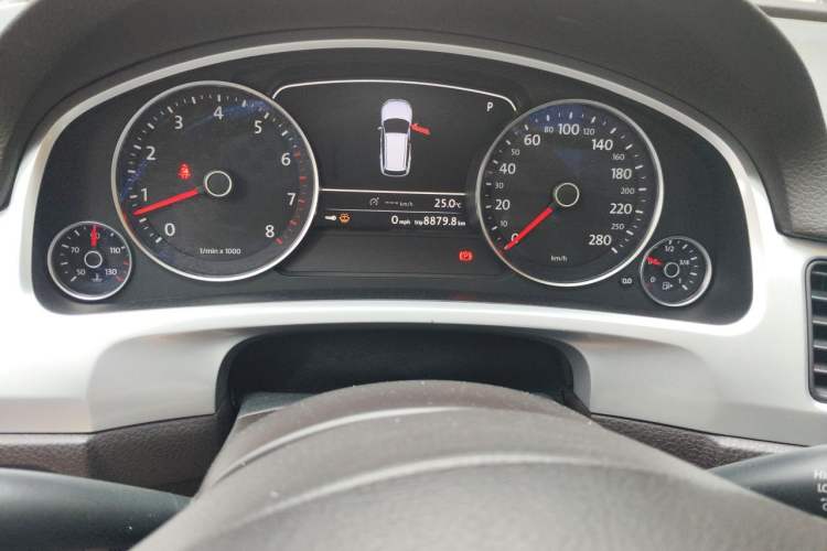 Used Volkswagen Touareg 2011 3.0 TSI High-End Version Instrument Cluster