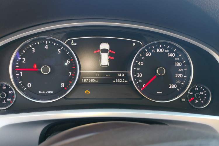 Used Volkswagen Touareg 2011 3.0 TSI Standard Version Instrument Cluster