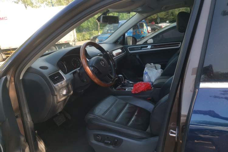 Used Volkswagen Touareg 2011 3.0 TSI Comfort Version Left Front Seat