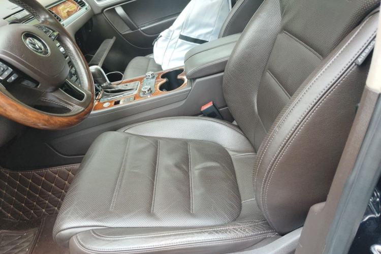 Used Volkswagen Touareg 2011 3.0 TSI High-End Version Left Front Seat
