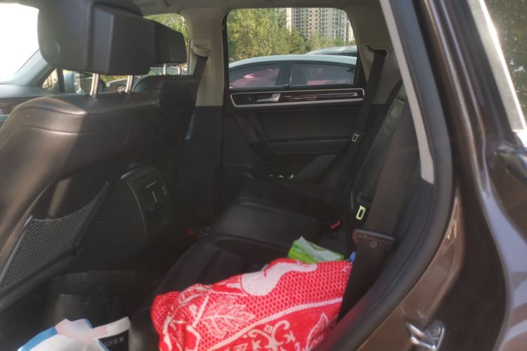 Used Volkswagen Touareg 2011 3.0 TSI Comfort Version Left Rear Seat