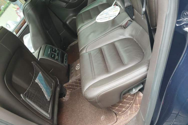 Used Volkswagen Touareg 2011 3.0 TSI High-End Version Left Rear Seat