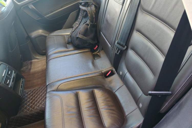 Used Volkswagen Touareg 2011 3.0 TSI Standard Version Left Rear Seat