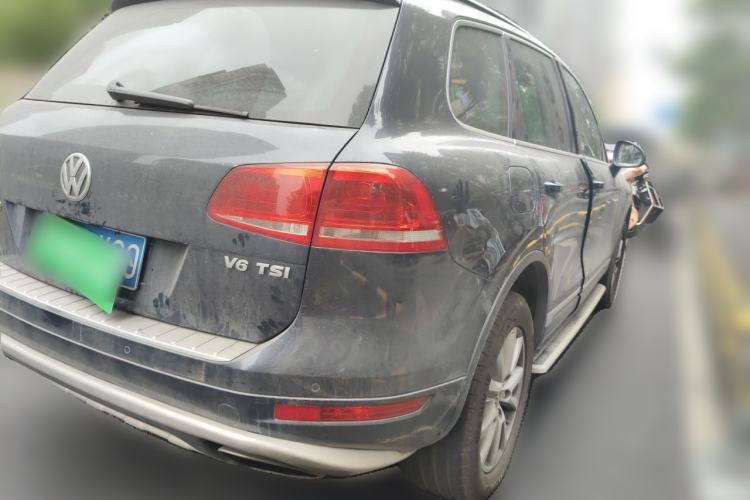 Used Volkswagen Touareg 2011 3.0 TSI High-End Version Rear Right 45 Deg
