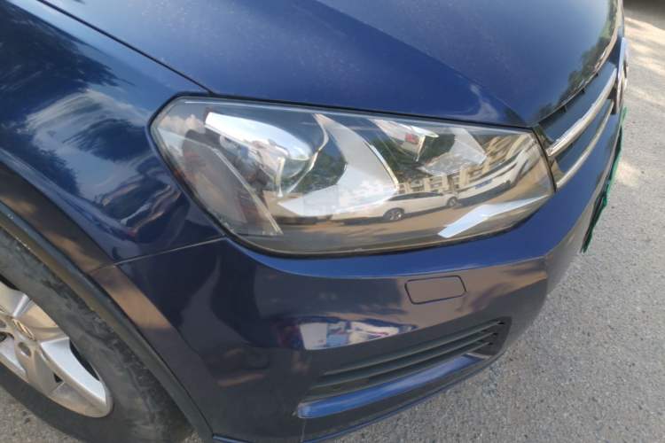 Used Volkswagen Touareg 2011 3.0 TSI Comfort Version Right Front Headlight