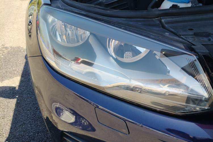 Used Volkswagen Touareg 2011 3.0 TSI Standard Version Right Front Headlight