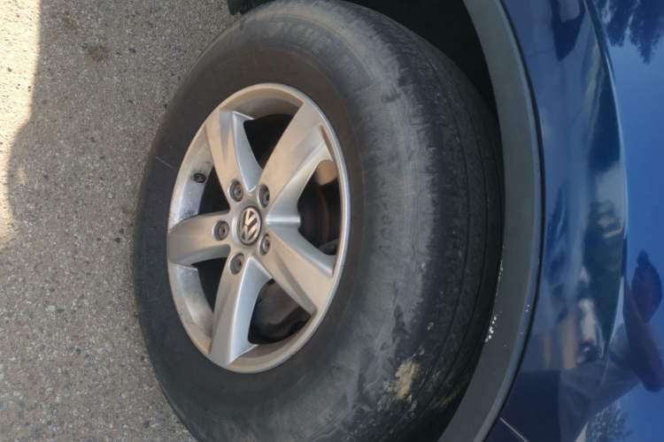 Used Volkswagen Touareg 2011 3.0 TSI Comfort Version Right Front Wheel Hub