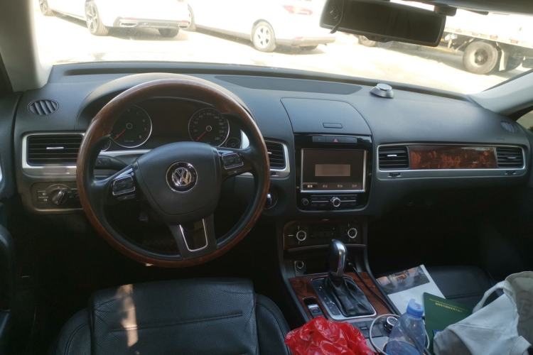 Used Volkswagen Touareg 2011 3.0 TSI Comfort Version Steering Wheel