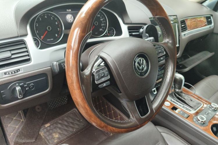 Used Volkswagen Touareg 2011 3.0 TSI High-End Version Steering Wheel