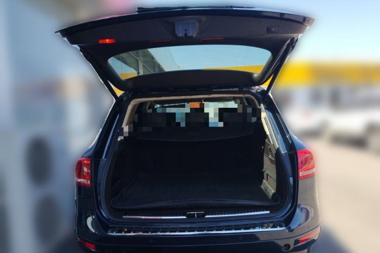 Used Volkswagen Touareg 2011 3.0 TSI Standard Version Trunk