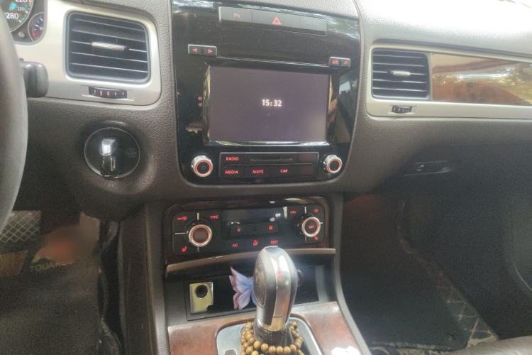 Used Volkswagen Touareg 2011 3.0 TSI Standard Version Audio And AC Panel