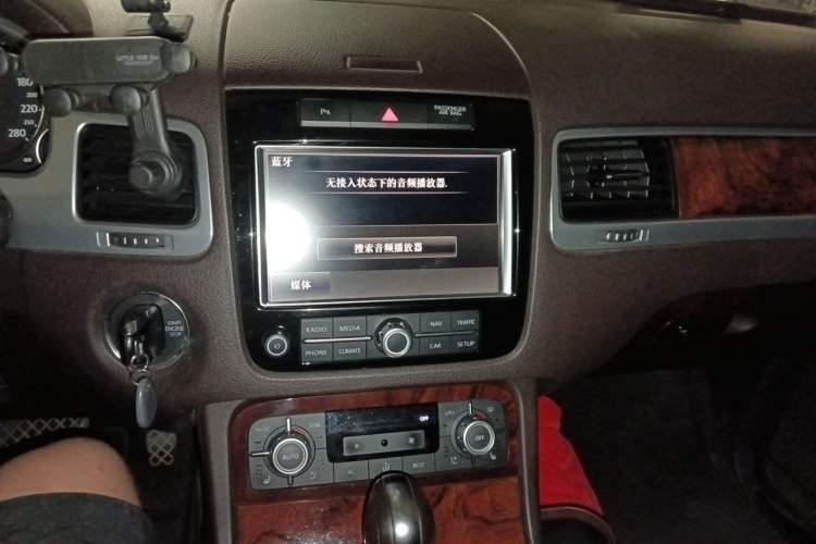 Used Volkswagen Touareg 2011 3.0 TSI Comfort Version Audio And AC Panel
