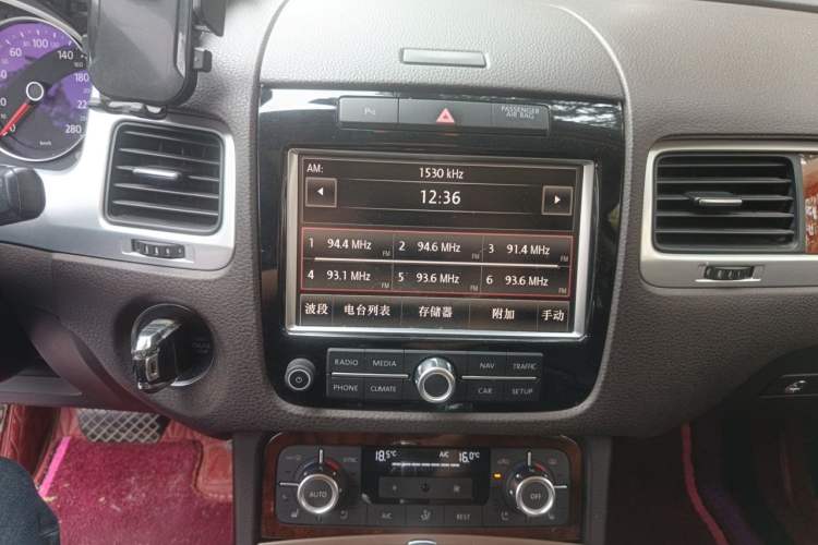 Used Volkswagen Touareg 2011 3.0 TSI Comfort Version Audio And AC Panel