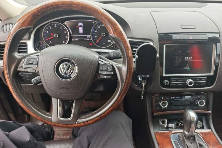 Used Volkswagen Touareg 2011 3.0 TSI Comfort Version Audio And AC Panel