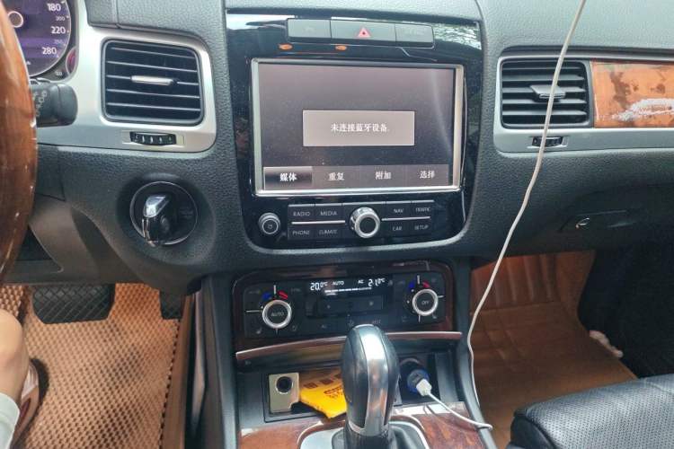Used Volkswagen Touareg 2011 3.0 TDI Diesel Comfort Version Audio And AC Panel