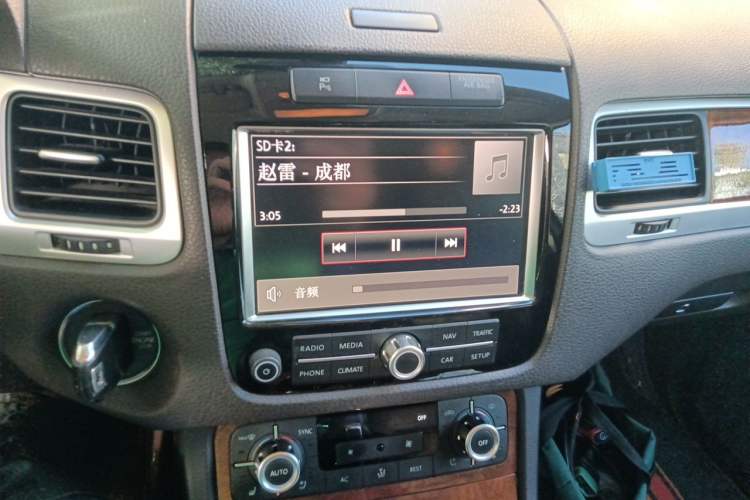 Used Volkswagen Touareg 2011 3.0 TSI High-End Version Audio And AC Panel