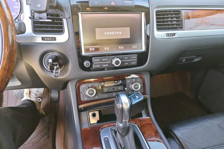Used Volkswagen Touareg 2011 3.0 TSI Comfort Version Audio And AC Panel