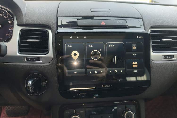 Used Volkswagen Touareg 2011 3.0 TSI Standard Version Audio And AC Panel