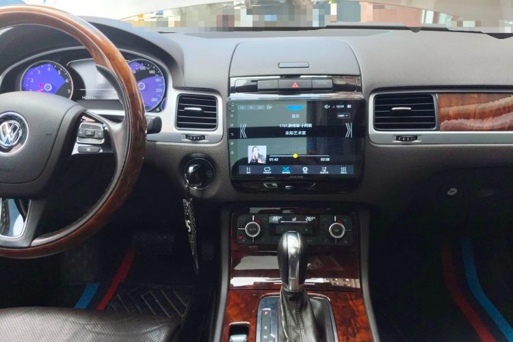 Used Volkswagen Touareg 2011 3.0 TSI Comfort Version Audio And AC Panel