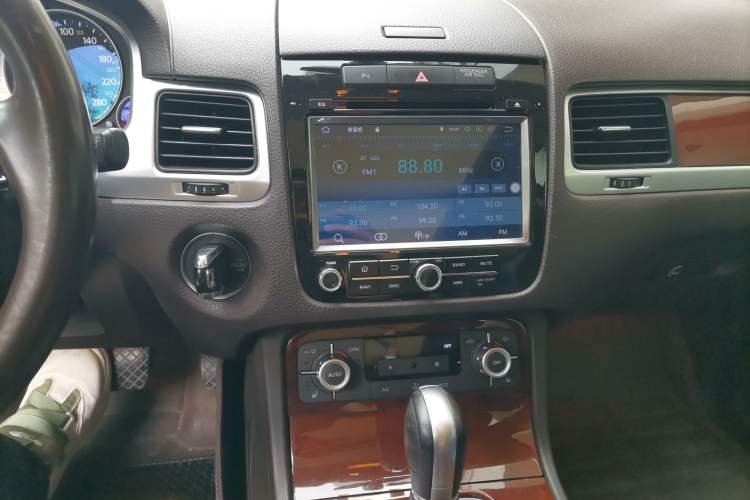 Used Volkswagen Touareg 2011 3.0 TSI Standard Version Audio And AC Panel