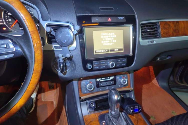 Used Volkswagen Touareg 2011 3.0 TDI Diesel Comfort Version Audio And AC Panel