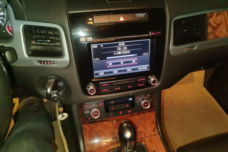 Used Volkswagen Touareg 2011 3.0 TSI Standard Version Audio And AC Panel