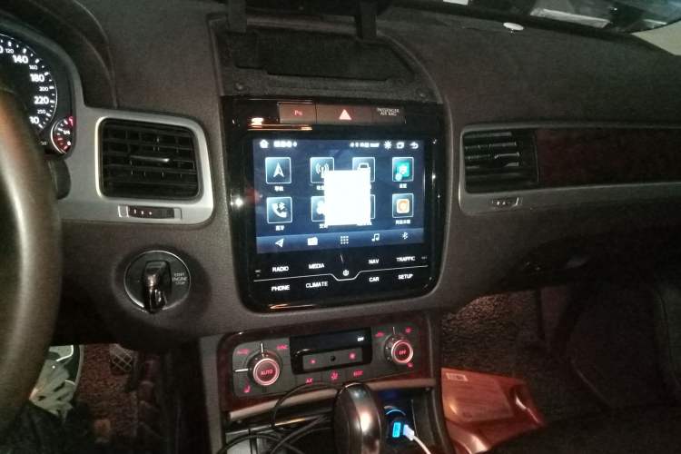 Used Volkswagen Touareg 2011 3.0 TDI Diesel Standard Version Audio And AC Panel