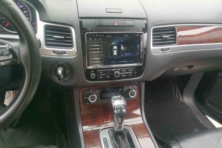 Used Volkswagen Touareg 2011 3.0 TSI Standard Version Audio And AC Panel