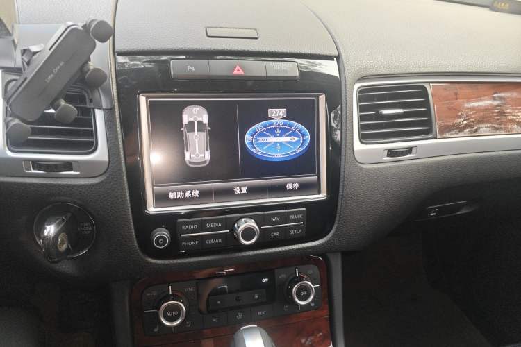 Used Volkswagen Touareg 2011 3.0 TSI Comfort Version Audio And AC Panel