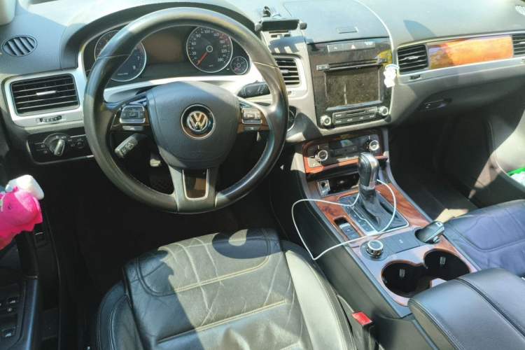 Used Volkswagen Touareg 2011 3.0 TSI Standard Version Center Console