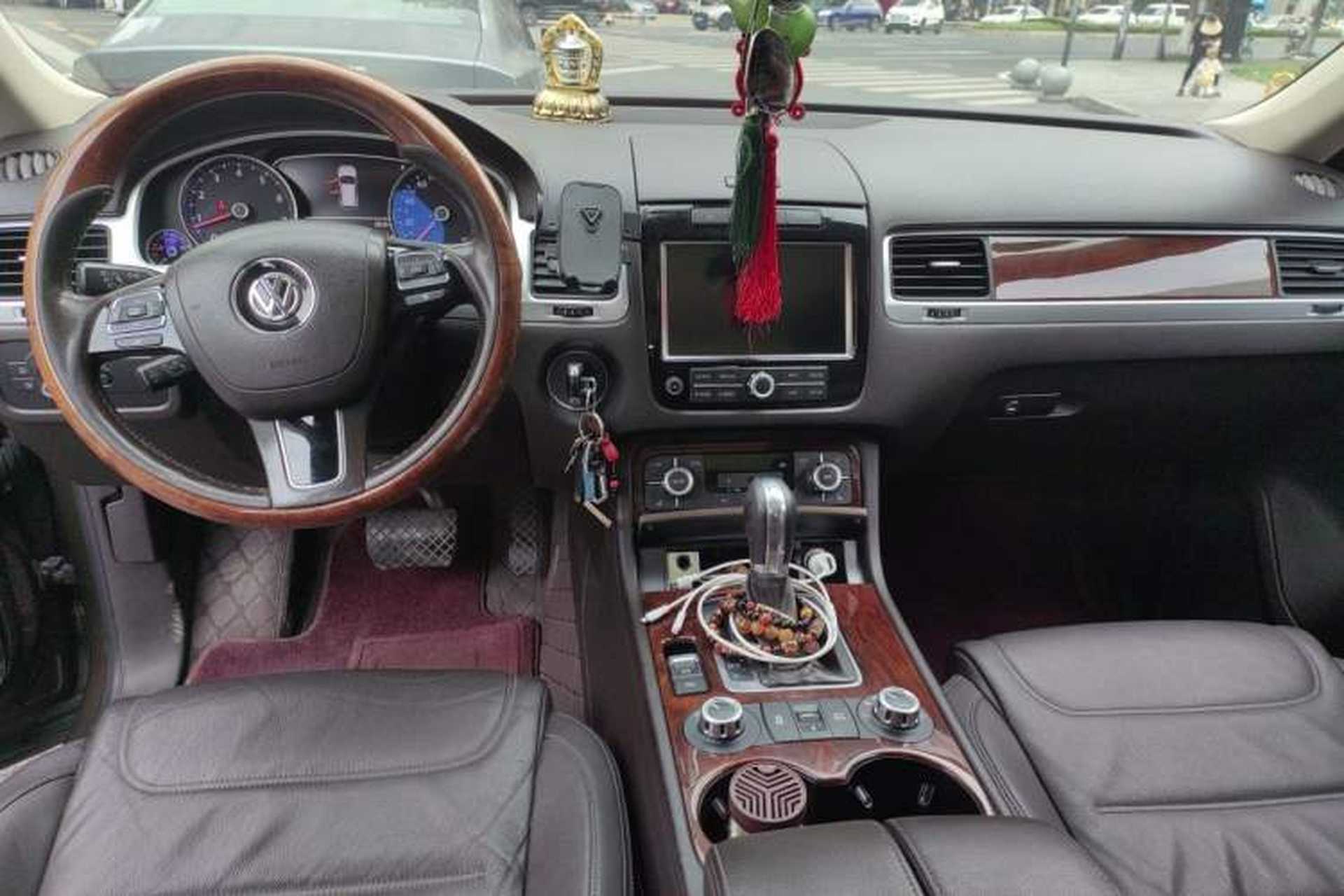 Used Volkswagen Touareg 2011 3.0 TSI High-End Version Center Console
