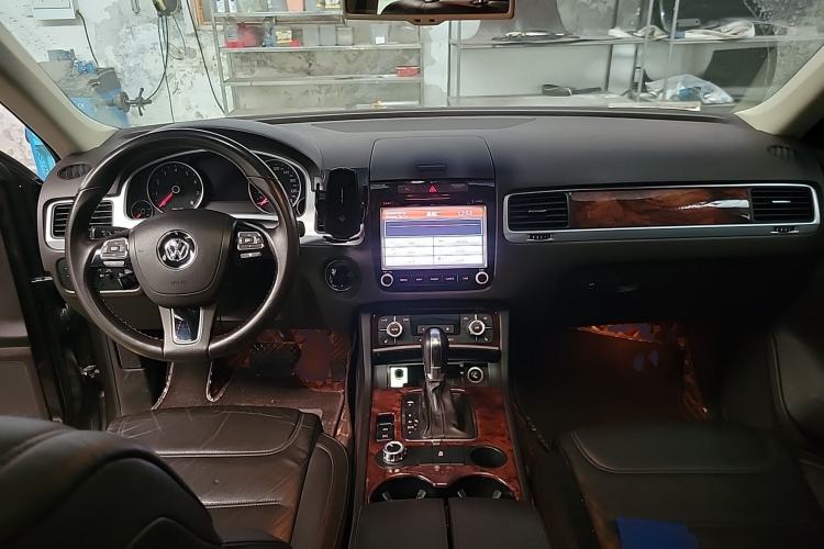 Used Volkswagen Touareg 2011 3.0 TSI Standard Version Center Console