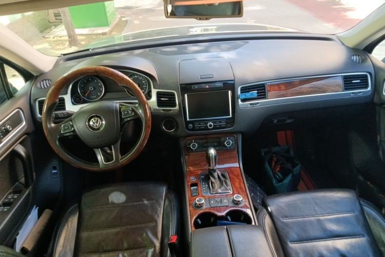 Used Volkswagen Touareg 2011 3.0 TSI High-End Version Center Console