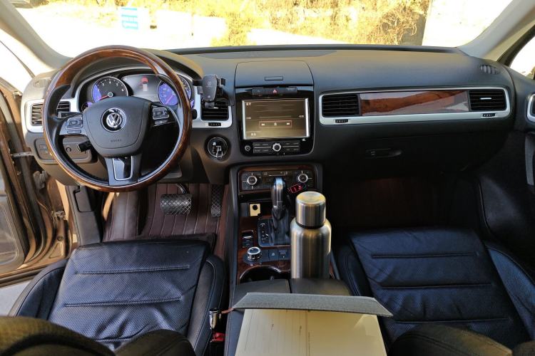 Used Volkswagen Touareg 2011 3.0 TSI Comfort Version Center Console