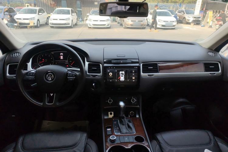Used Volkswagen Touareg 2011 3.0 TSI Standard Version Center Console