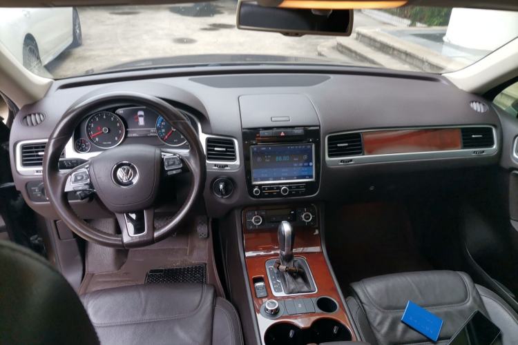 Used Volkswagen Touareg 2011 3.0 TSI Standard Version Center Console