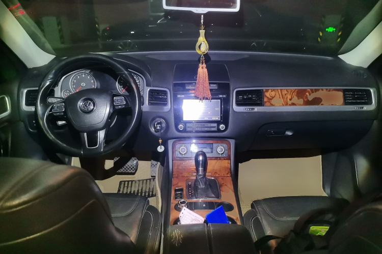 Used Volkswagen Touareg 2011 3.0 TSI Standard Version Center Console