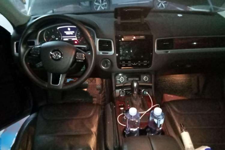 Used Volkswagen Touareg 2011 3.0 TDI Diesel Standard Version Center Console