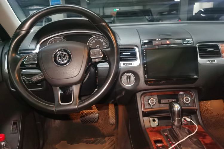 Used Volkswagen Touareg 2011 3.0 TSI Standard Version Center Console