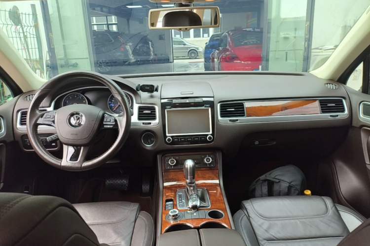 Used Volkswagen Touareg 2011 3.0 TSI Standard Version Center Console