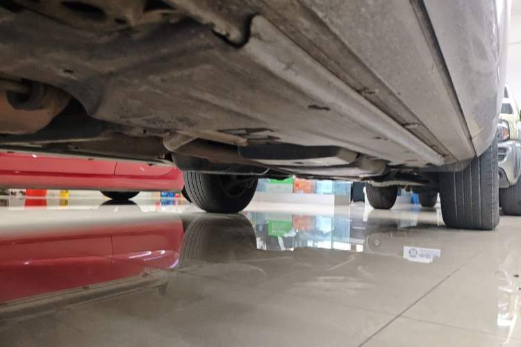 Used Volkswagen Touareg 2011 3.0 TDI Diesel Comfort Version Chassis Front Left