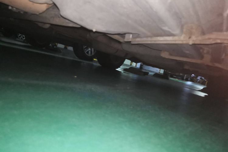 Used Volkswagen Touareg 2011 3.0 TDI Diesel Standard Version Chassis Front Left