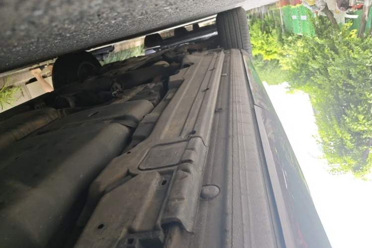 Used Volkswagen Touareg 2011 3.0 TSI Comfort Version Chassis Rear Left